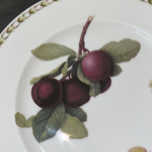 Set of 2 Queen’s Hookers Fruit Plates - Picture 7 of 7
